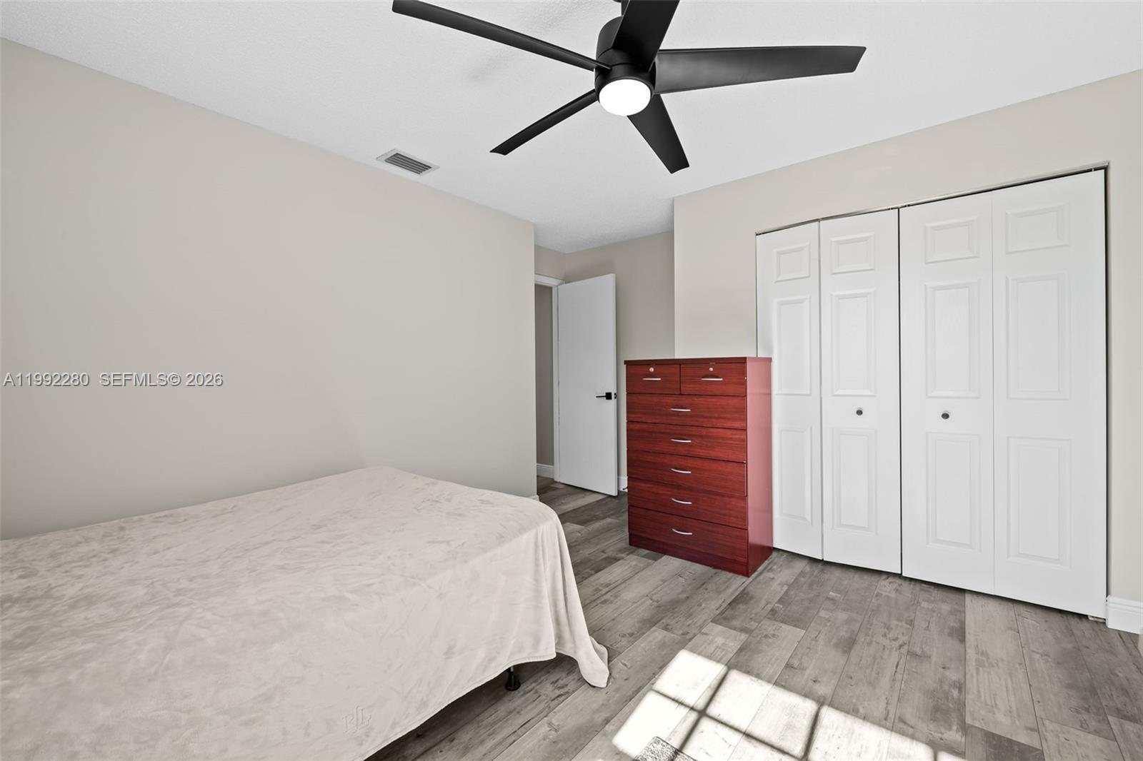 EMBASSY LAKES - Residential