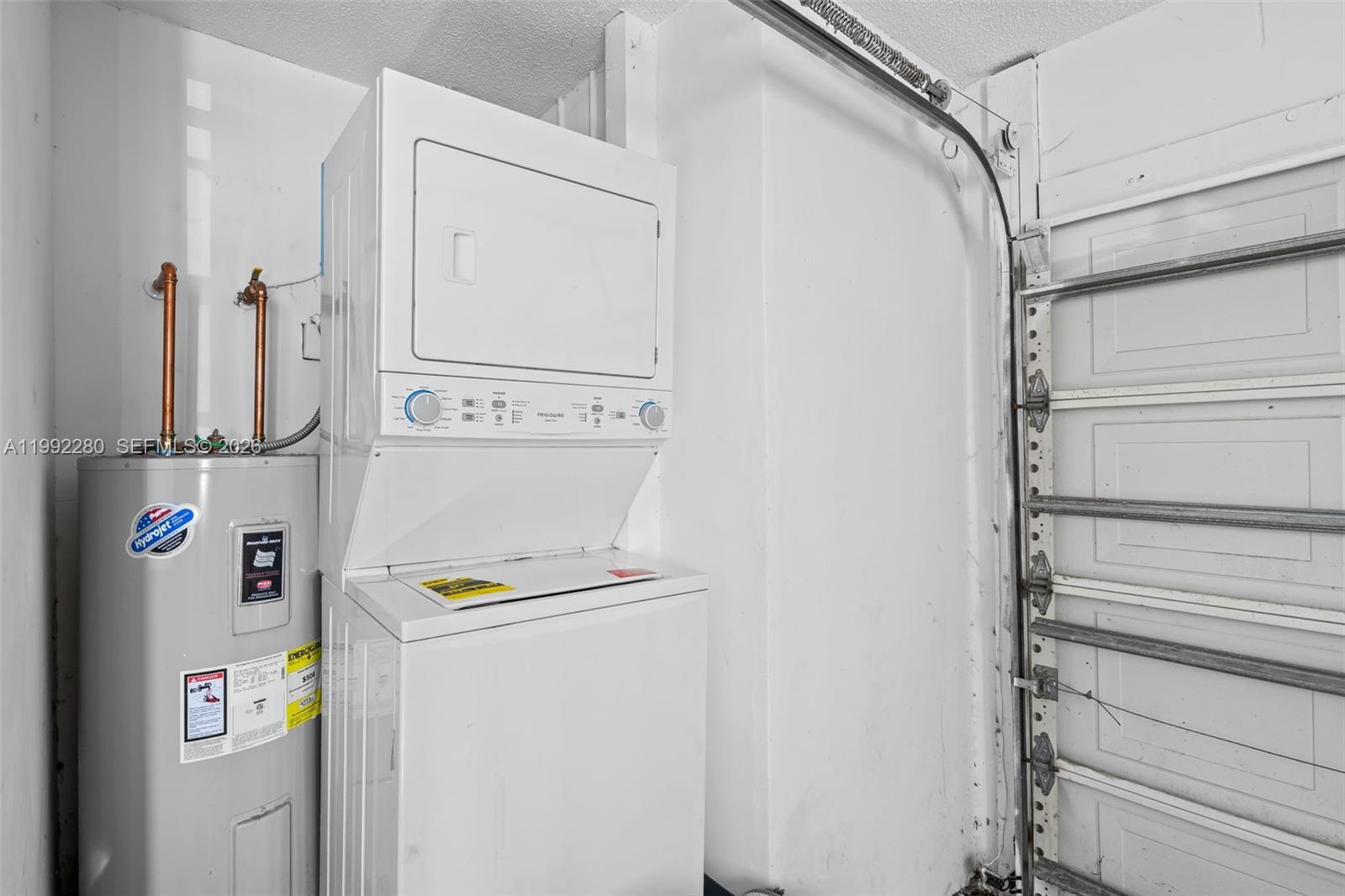 EMBASSY LAKES - Residential