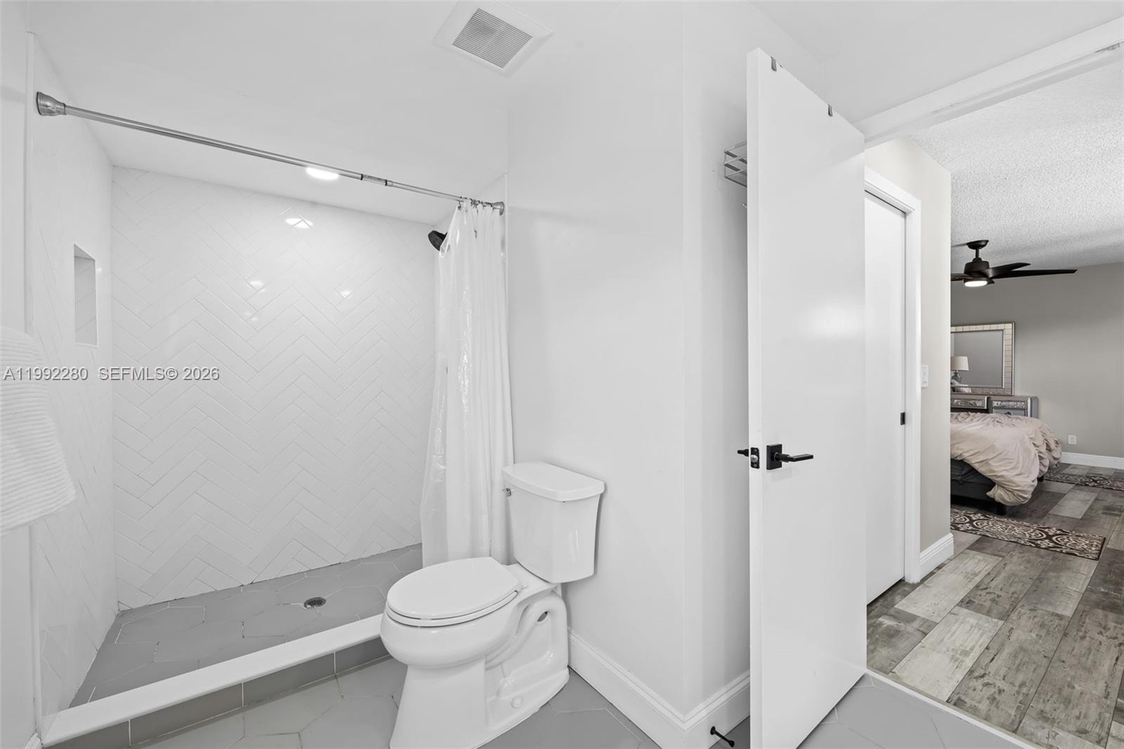 EMBASSY LAKES - Residential