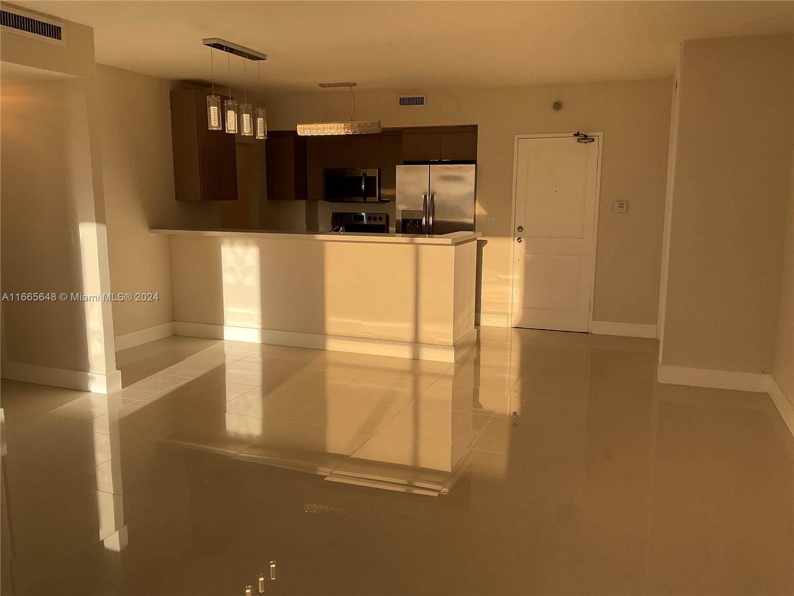 10185 Collins Ave 406