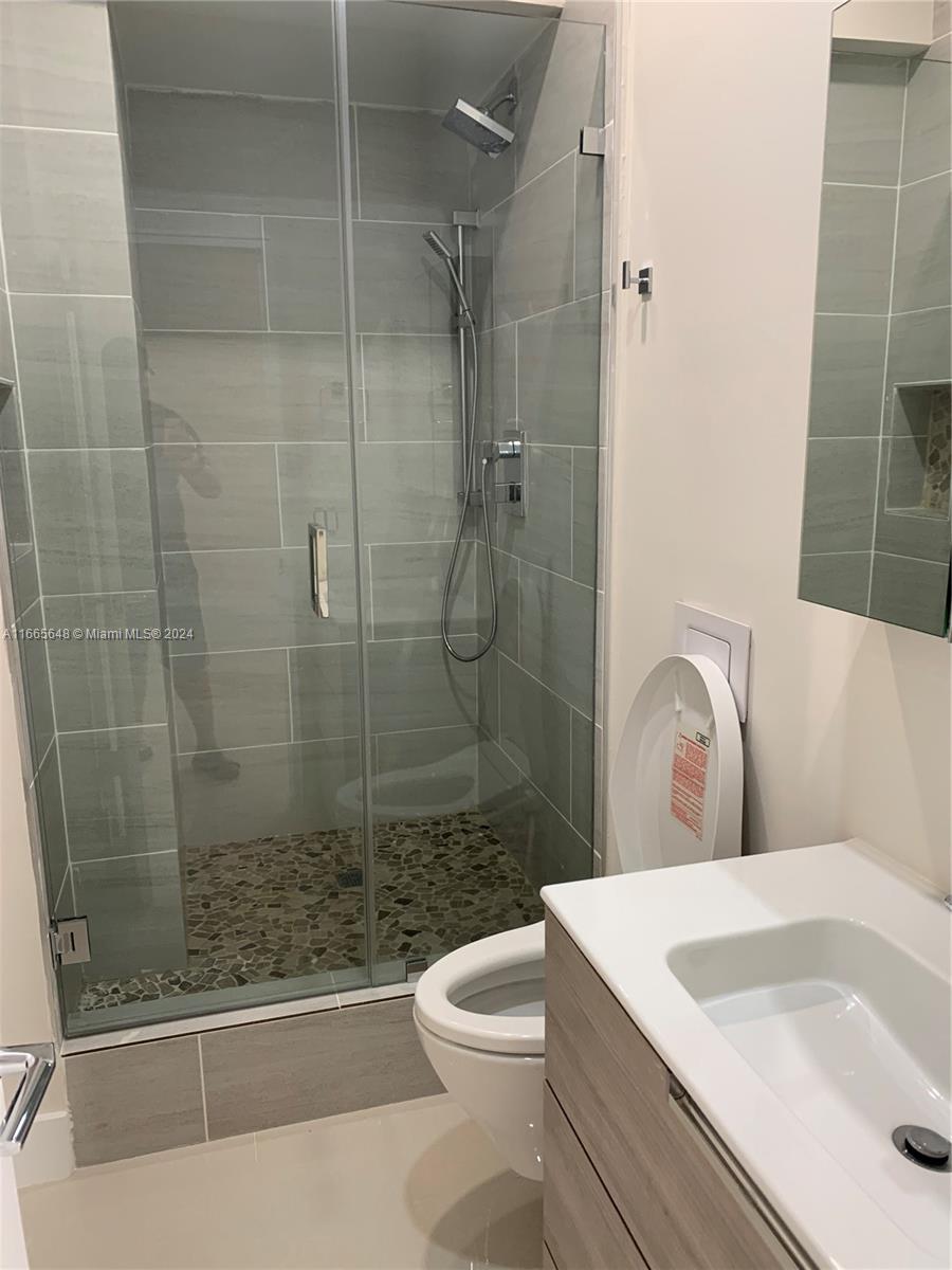 THE PLAZA OF BAL HARBOUR - Residential