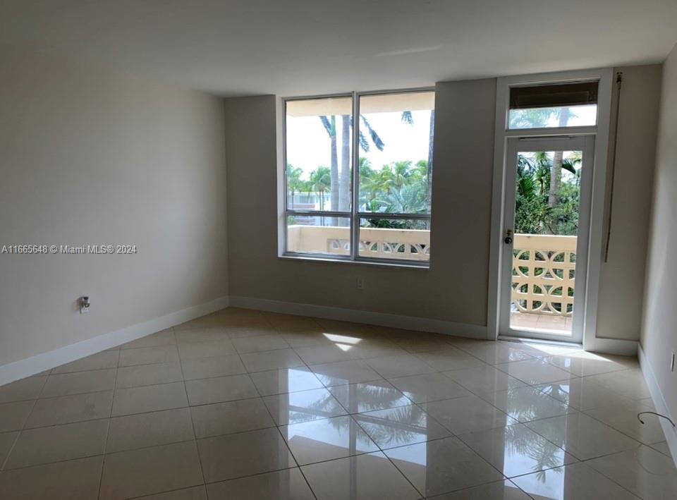 10185 Collins Ave 406