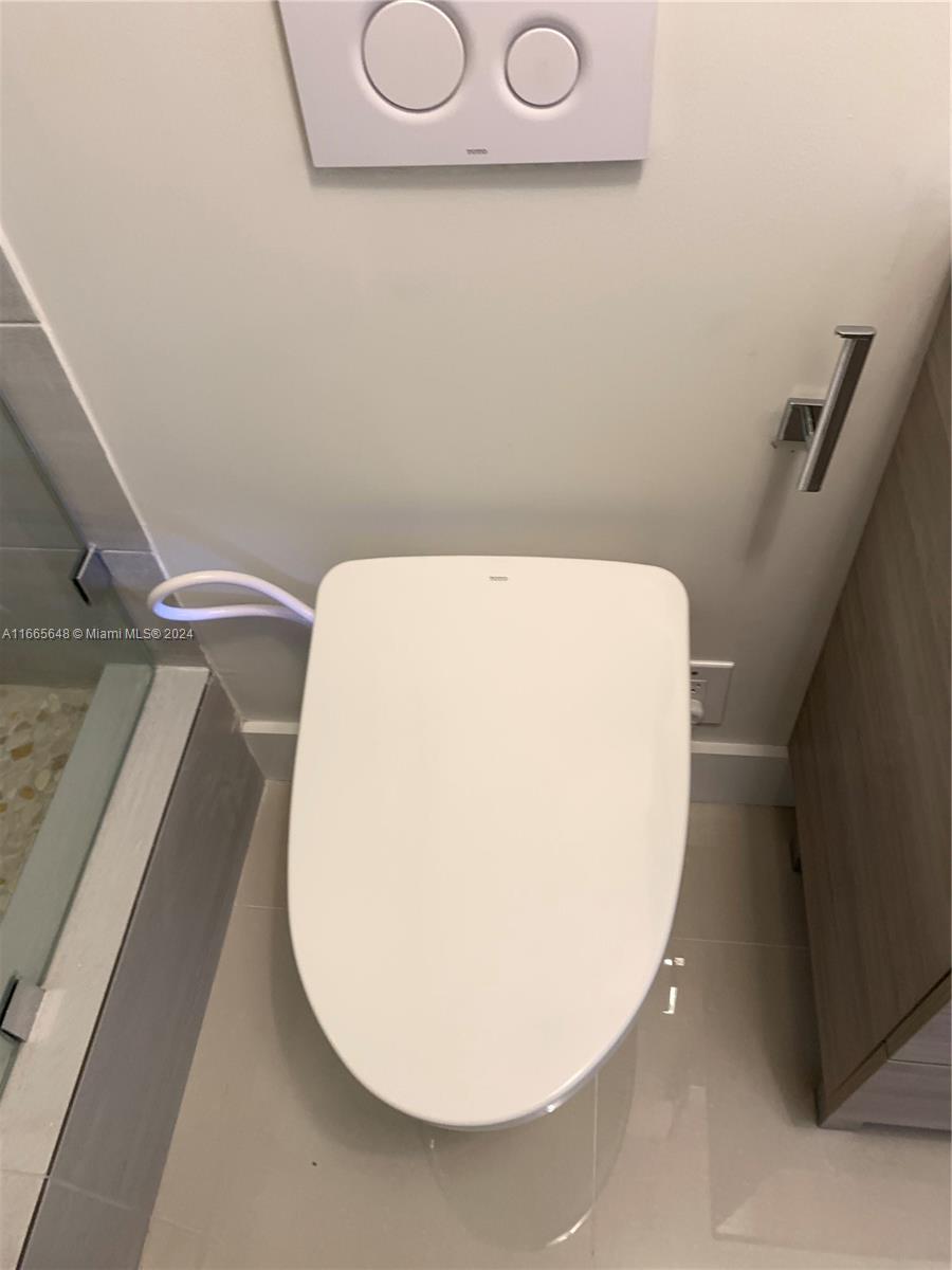 THE PLAZA OF BAL HARBOUR - Residential