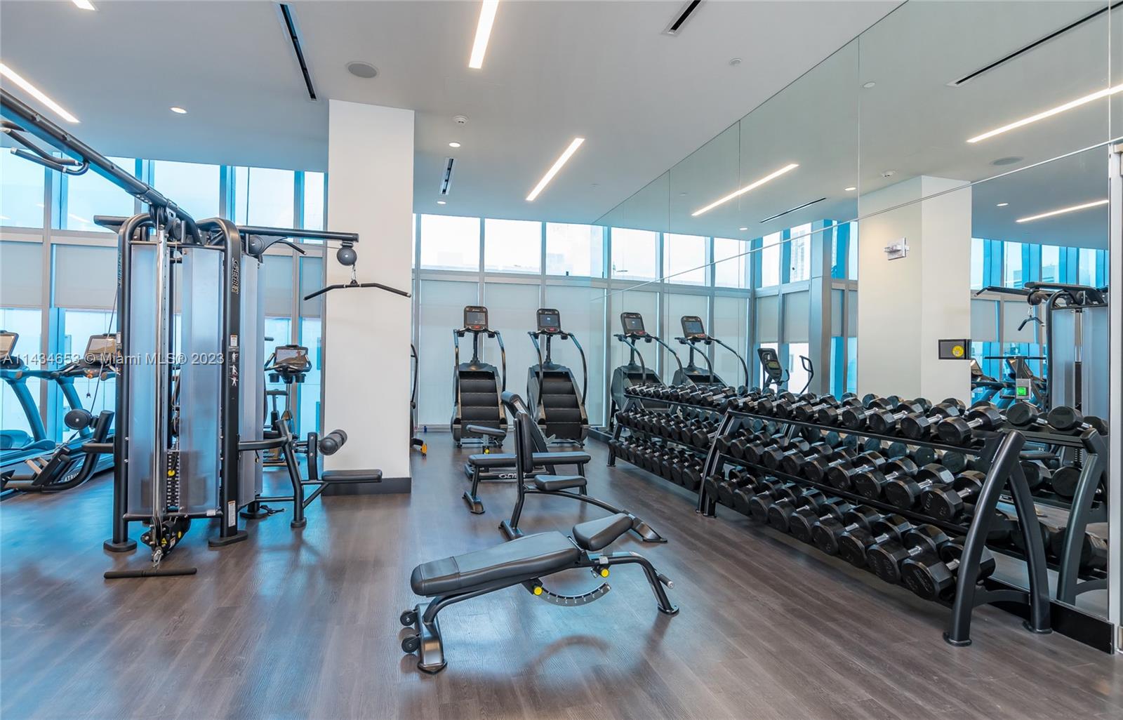 PARAMOUNT MIAMI WORLDCENT - Residential Lease