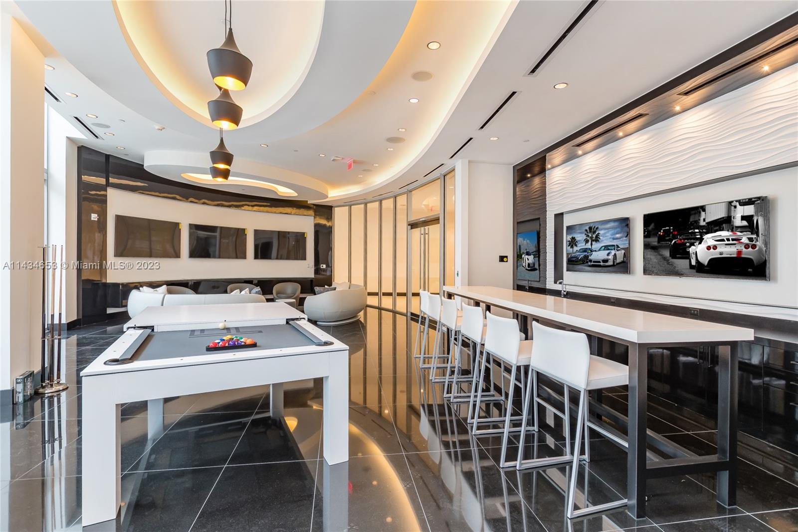 PARAMOUNT MIAMI WORLDCENT - Residential Lease