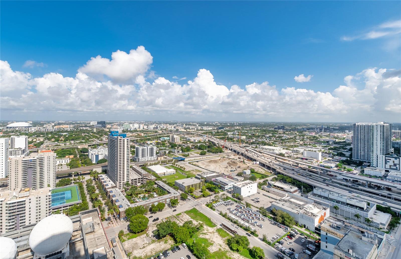 PARAMOUNT MIAMI WORLDCENT - Residential Lease