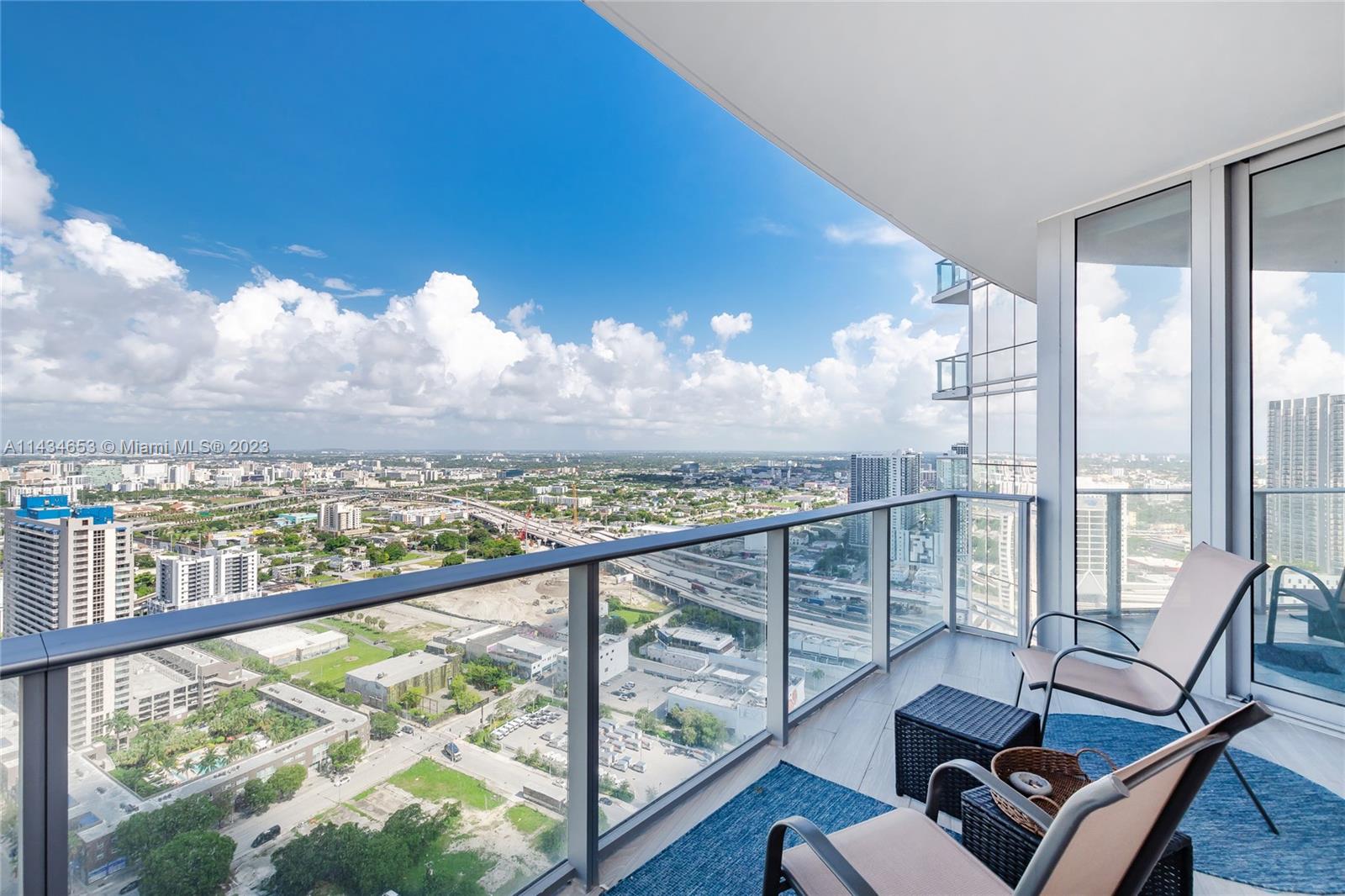 PARAMOUNT MIAMI WORLDCENT - Residential Lease