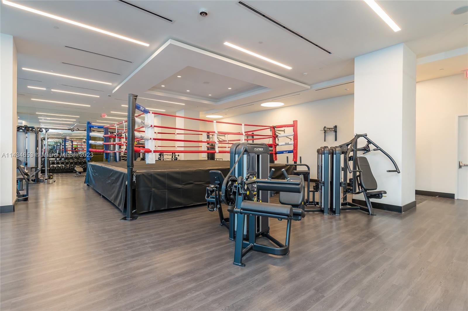 PARAMOUNT MIAMI WORLDCENT - Residential Lease