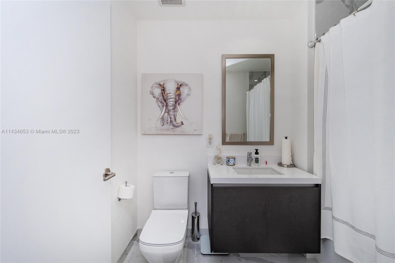 PARAMOUNT MIAMI WORLDCENT - Residential Lease