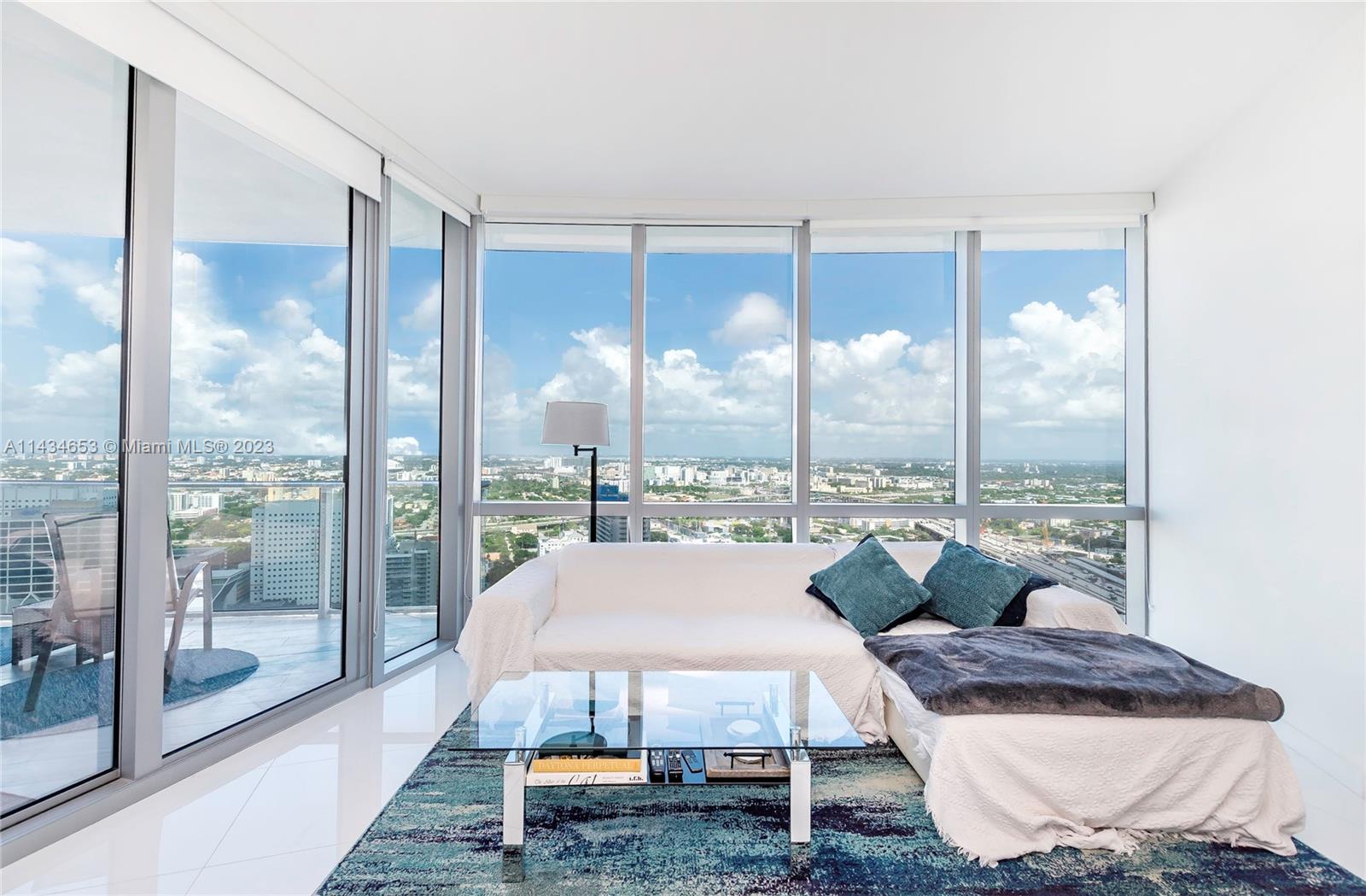 PARAMOUNT MIAMI WORLDCENT - Residential Lease