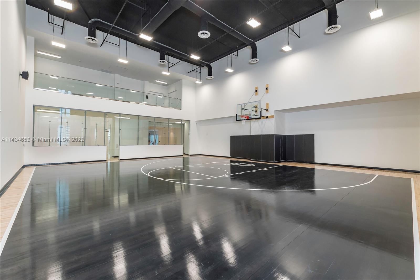 PARAMOUNT MIAMI WORLDCENT - Residential Lease