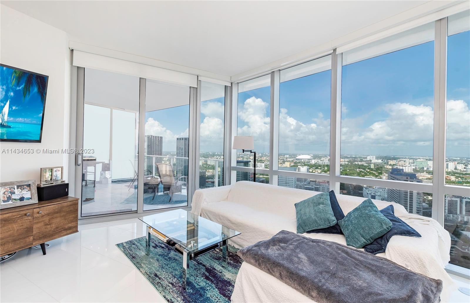 PARAMOUNT MIAMI WORLDCENT - Residential Lease