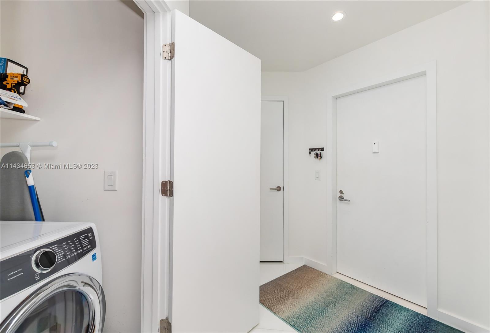 PARAMOUNT MIAMI WORLDCENT - Residential Lease