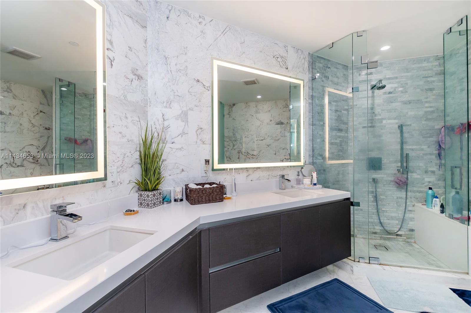 PARAMOUNT MIAMI WORLDCENT - Residential Lease