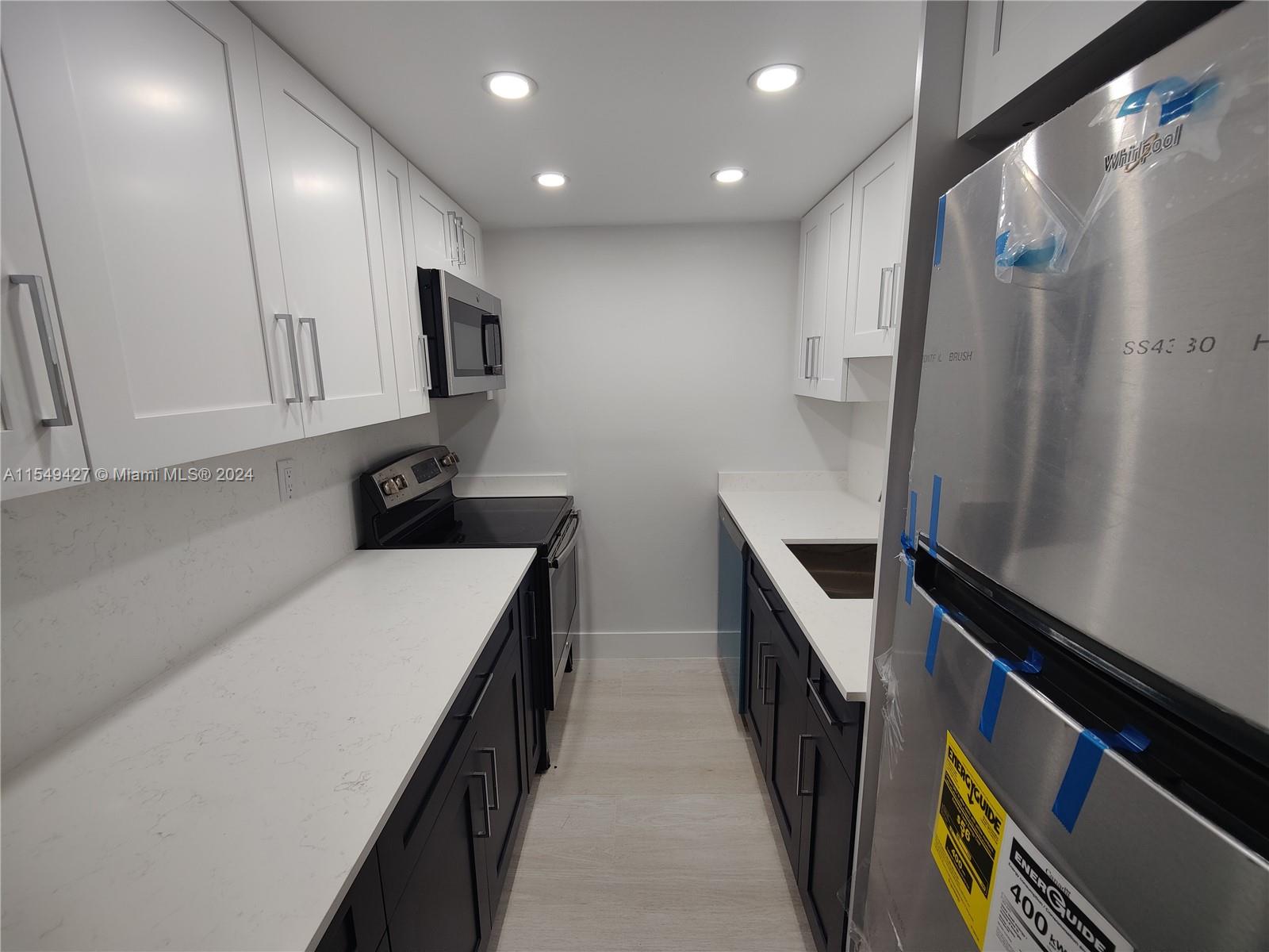 1 Bedroom 1 1/2 Bath Condo. This unit was just done top to bottom. Completely remodeled. New Kitchen, New Bathrooms, New Floor, New A/C. Close to main highways, Restaurants, Shopping Centers, Miami Dade College Kendall Campus. Don't miss out! Easy to show!