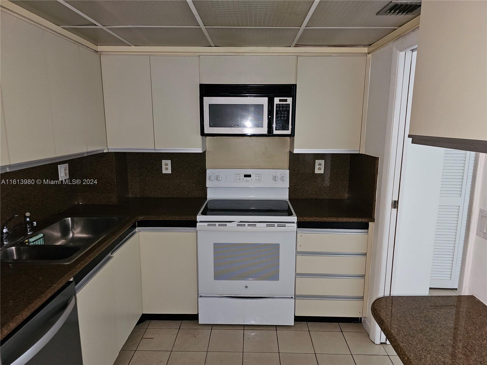 TOWERS OF QUAYSIDE CONDO - Residential