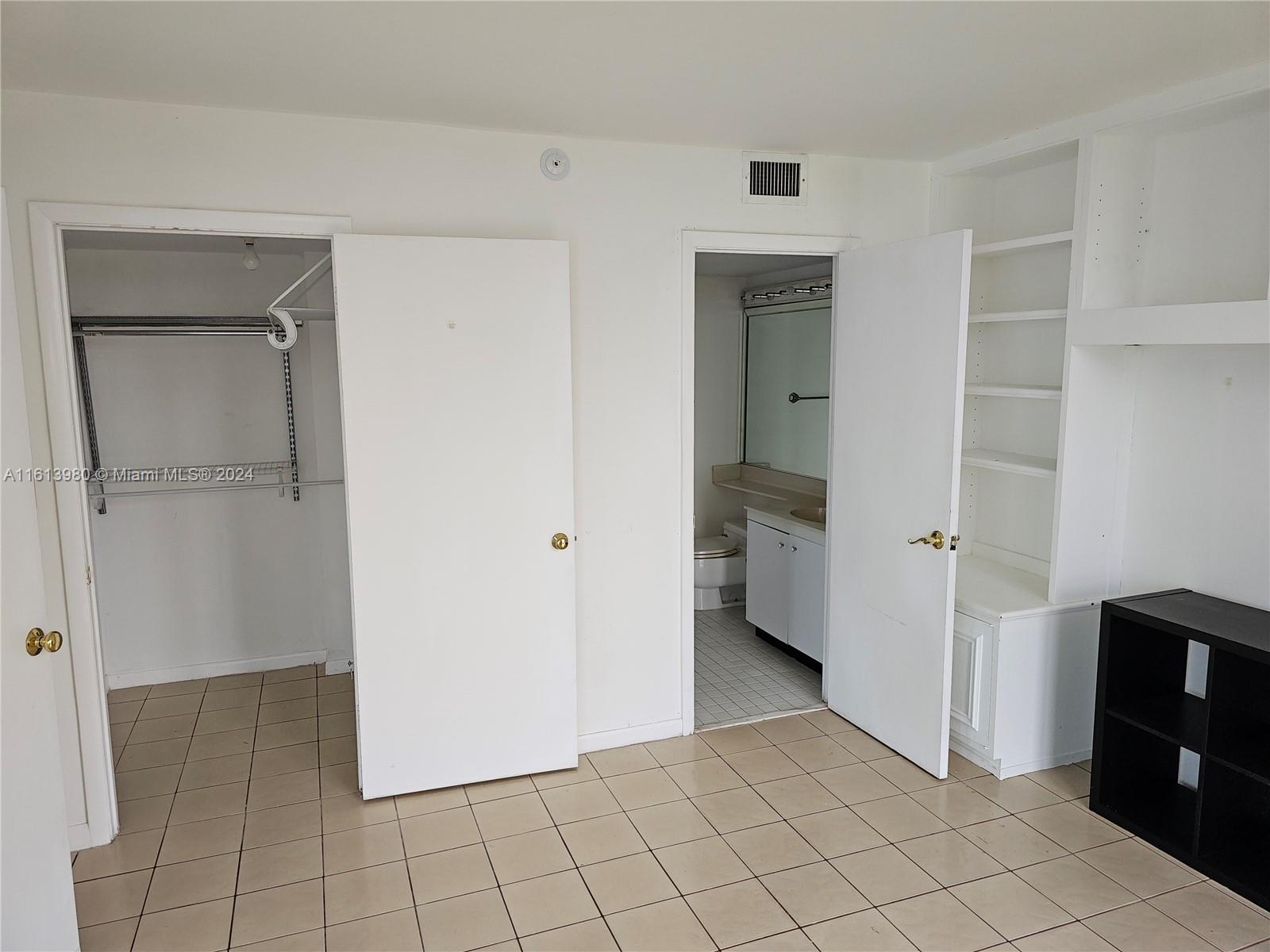 TOWERS OF QUAYSIDE CONDO - Residential