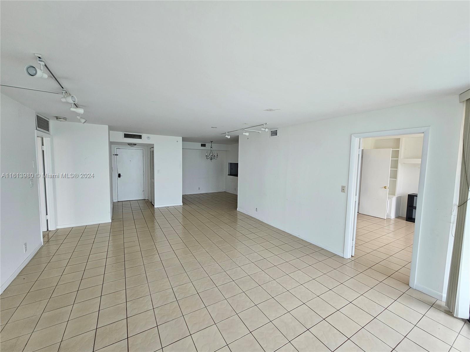 TOWERS OF QUAYSIDE CONDO - Residential
