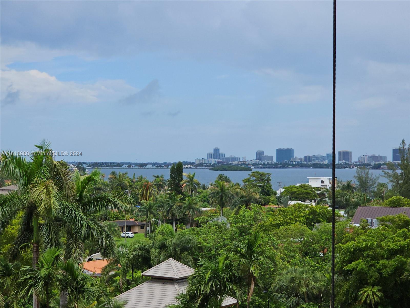 TOWERS OF QUAYSIDE CONDO - Residential