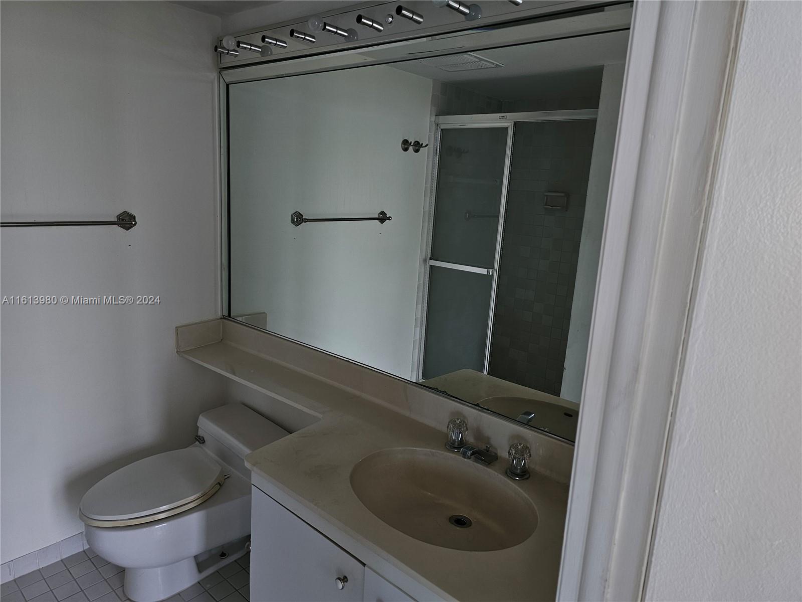 TOWERS OF QUAYSIDE CONDO - Residential