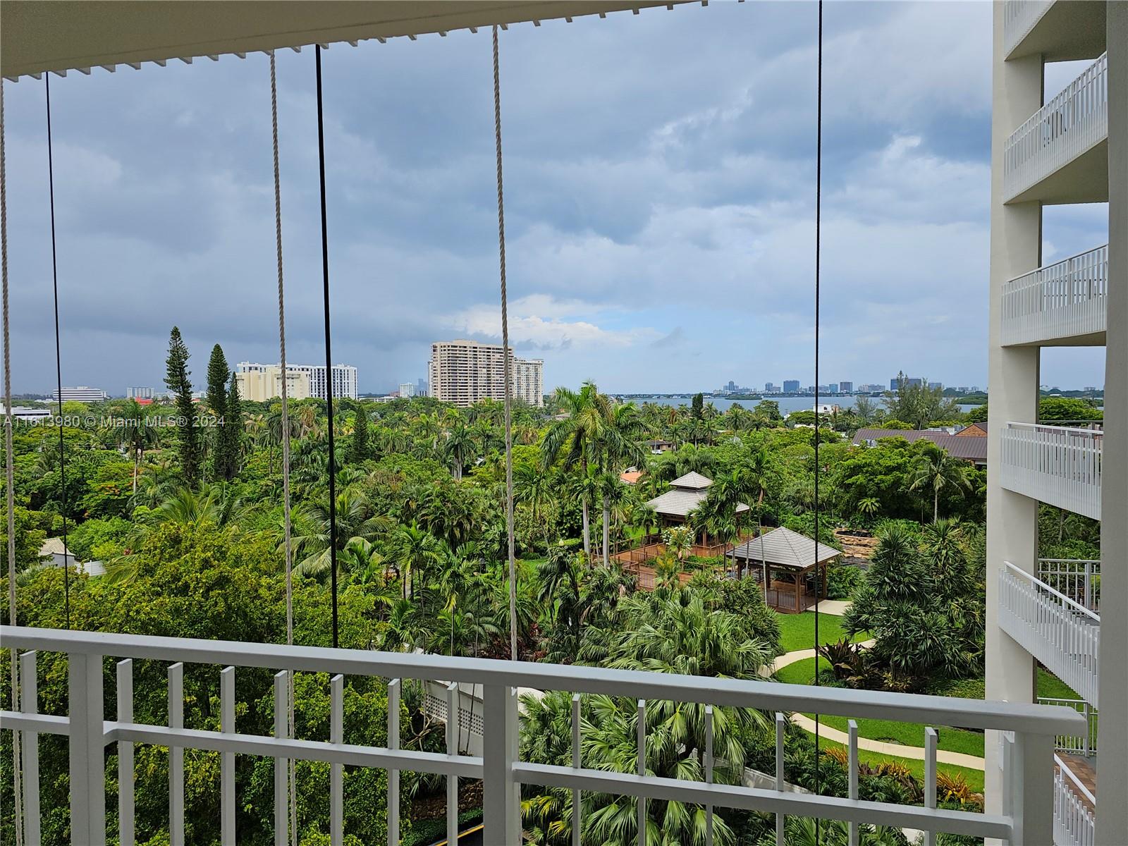 TOWERS OF QUAYSIDE CONDO - Residential