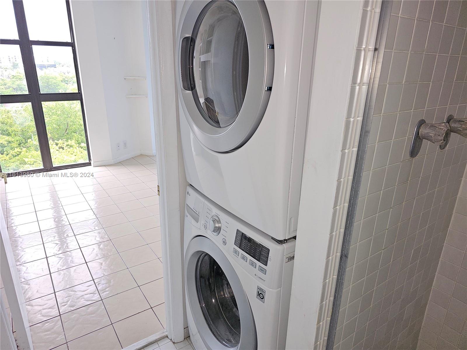 TOWERS OF QUAYSIDE CONDO - Residential