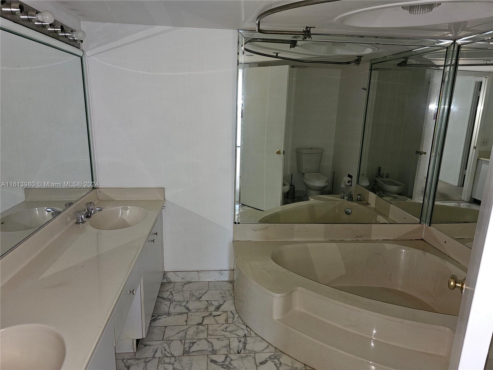 TOWERS OF QUAYSIDE CONDO - Residential