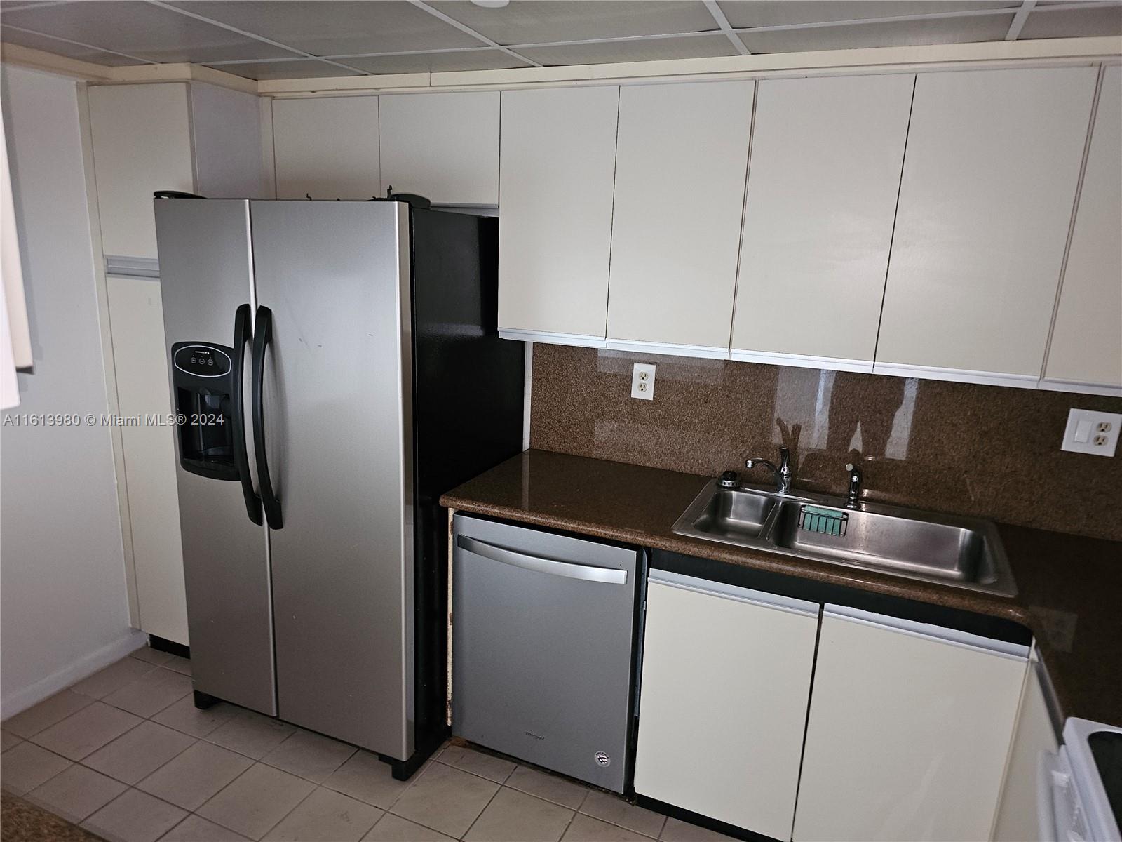 TOWERS OF QUAYSIDE CONDO - Residential