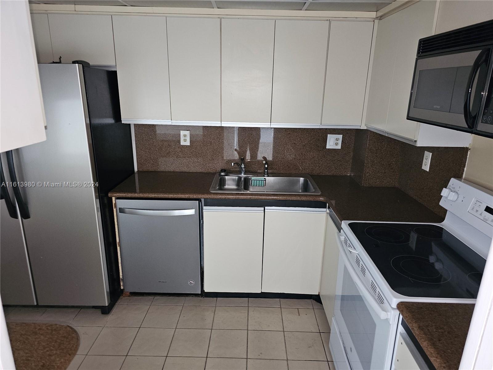 TOWERS OF QUAYSIDE CONDO - Residential