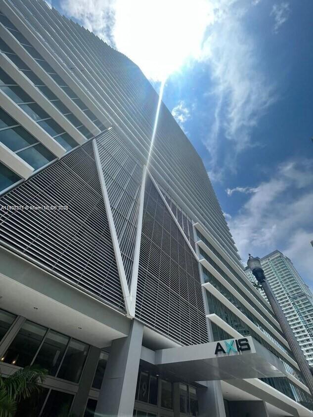 THE AXIS ON BRICKELL COND - Residential