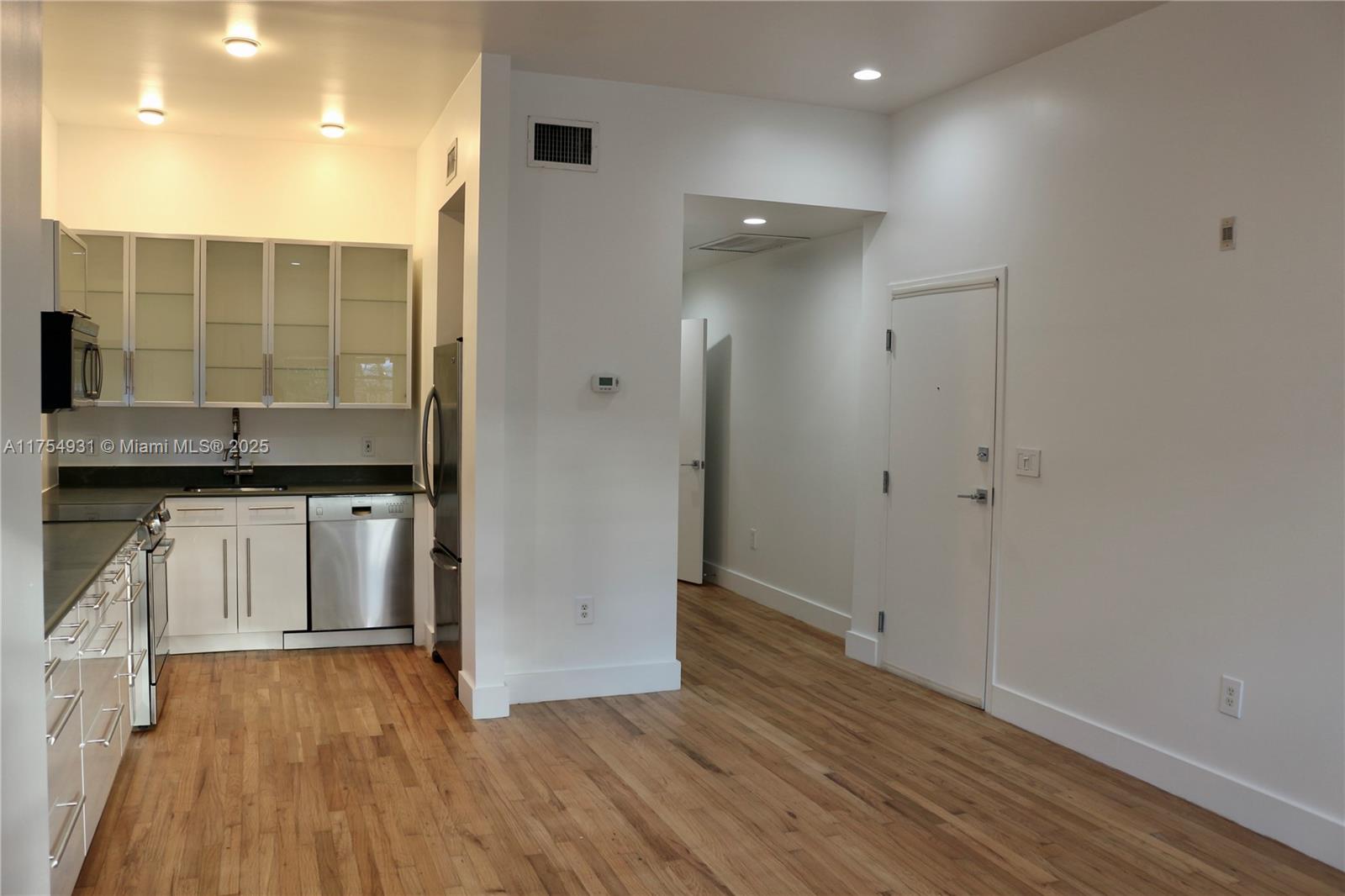 929 ON MICHIGAN CONDO - Residential