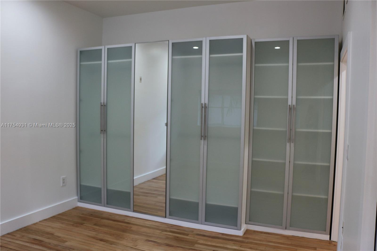 929 ON MICHIGAN CONDO - Residential