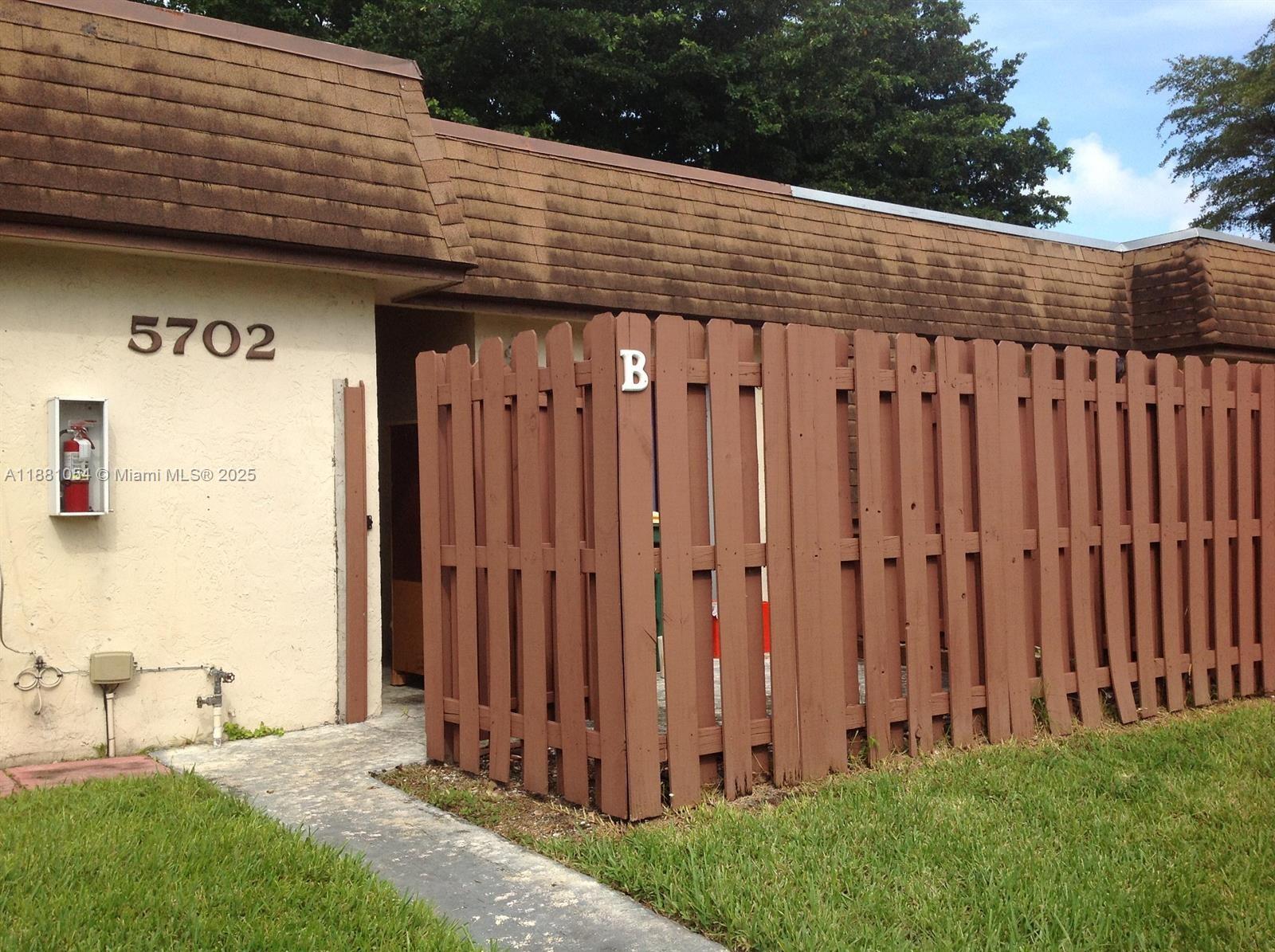 VILLAS AT WOODLAND GREENS - Residential