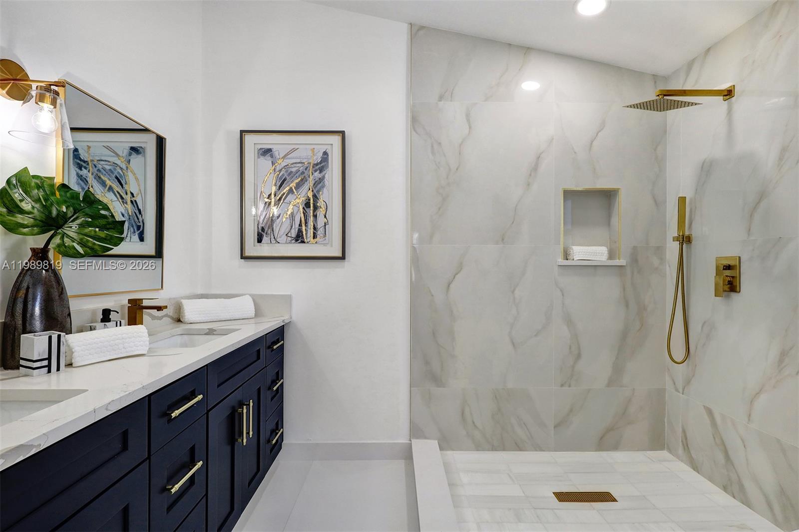 VILLAGES OF WOODLAKE 5 - Residential