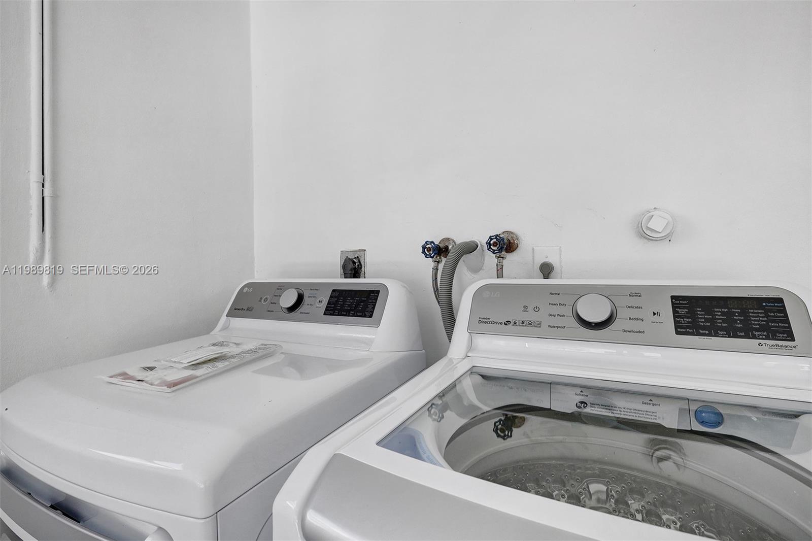 VILLAGES OF WOODLAKE 5 - Residential