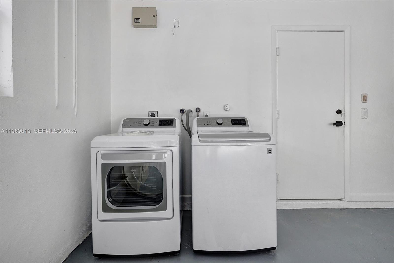 VILLAGES OF WOODLAKE 5 - Residential