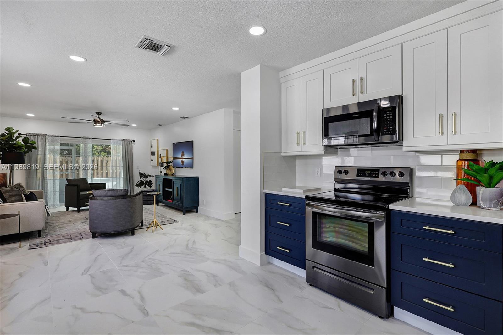 VILLAGES OF WOODLAKE 5 - Residential