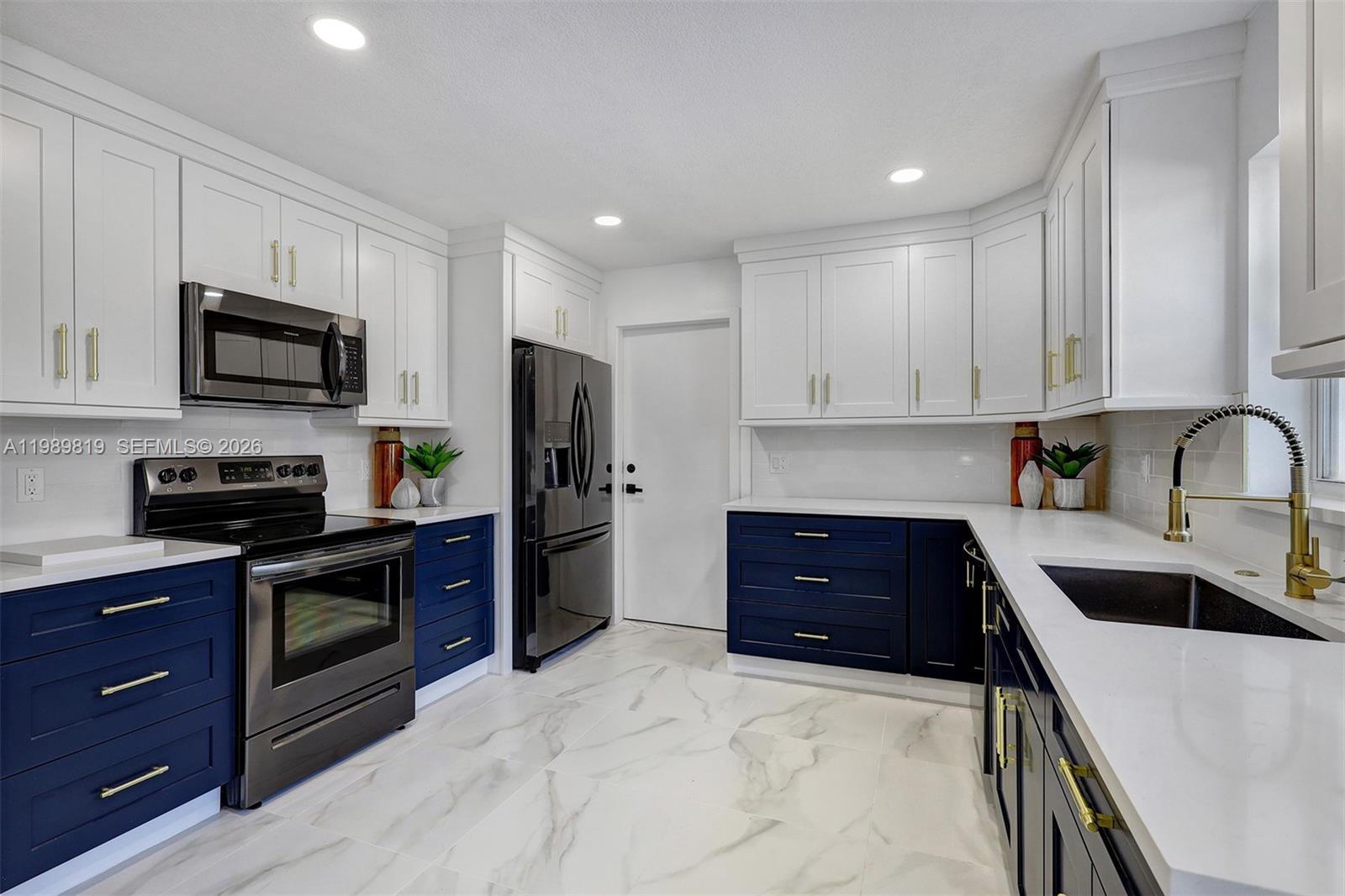 VILLAGES OF WOODLAKE 5 - Residential