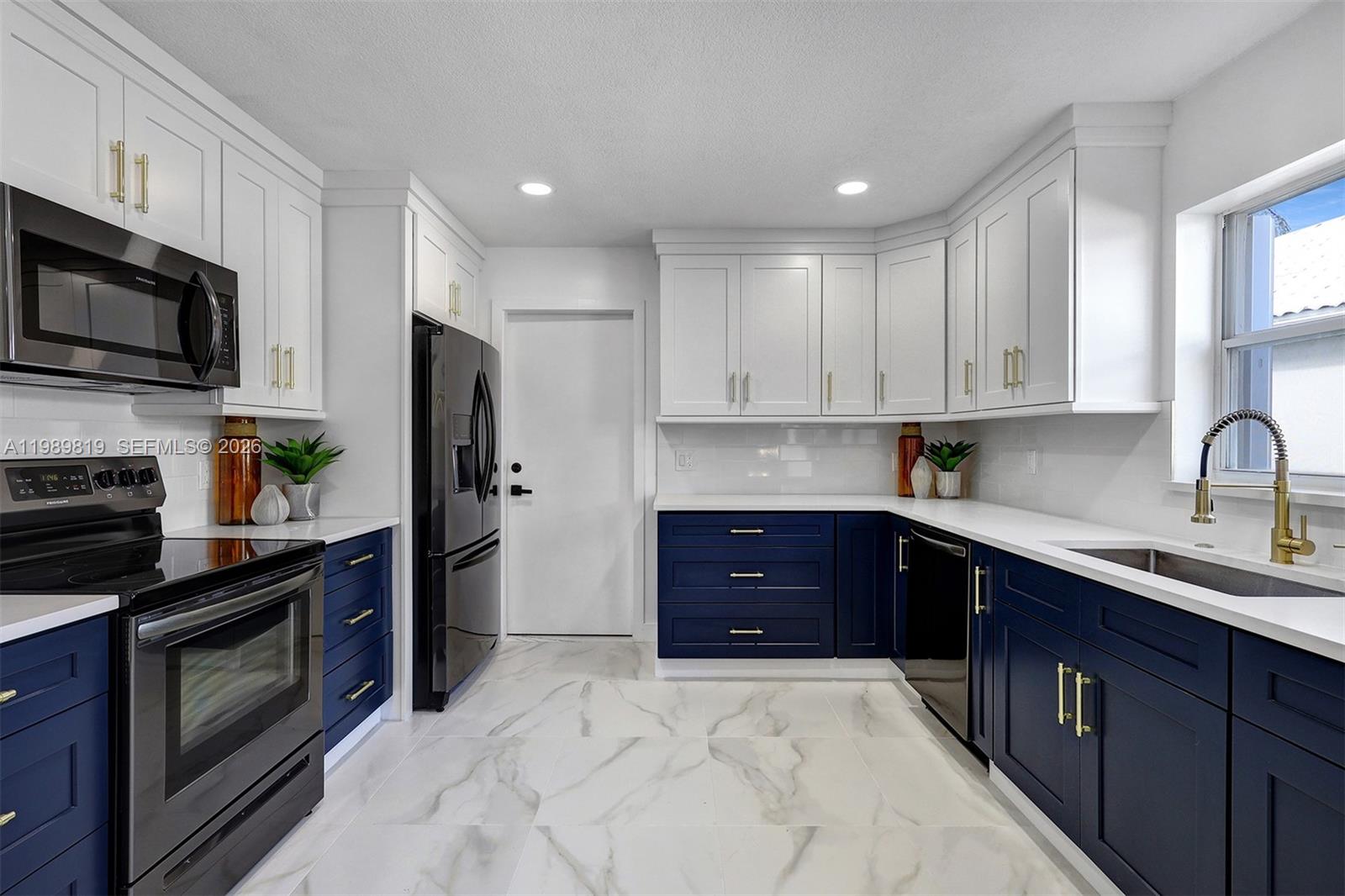 VILLAGES OF WOODLAKE 5 - Residential