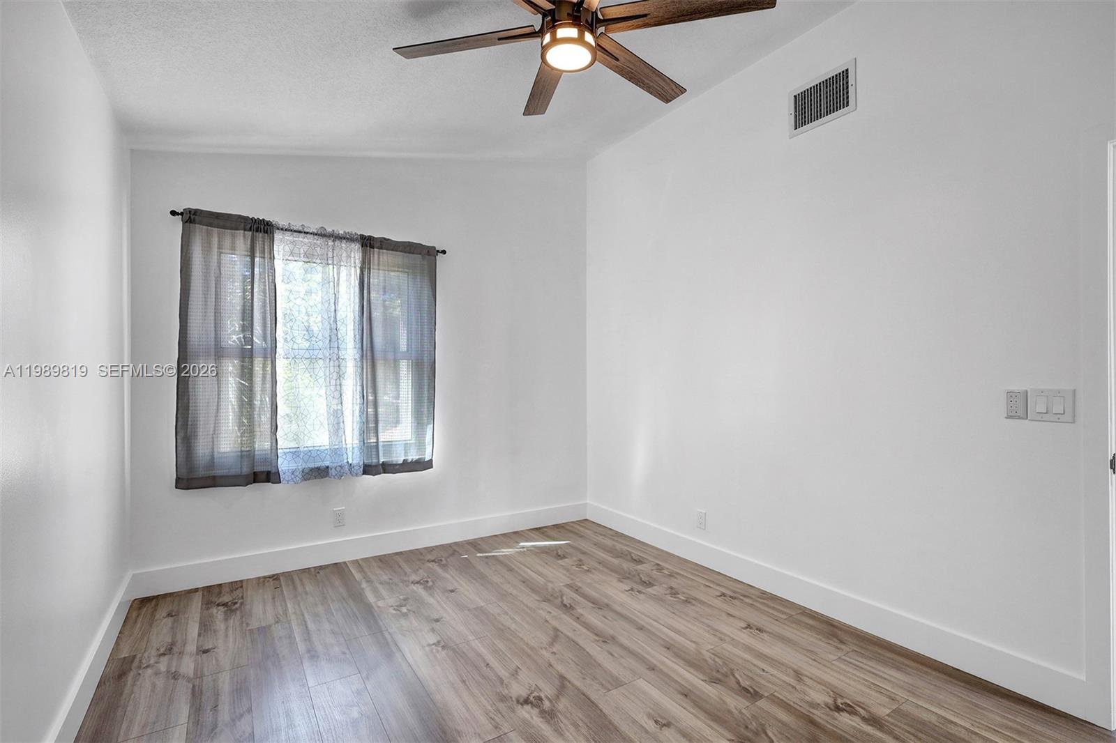 VILLAGES OF WOODLAKE 5 - Residential