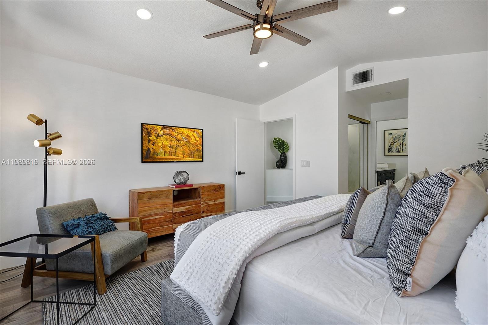 VILLAGES OF WOODLAKE 5 - Residential