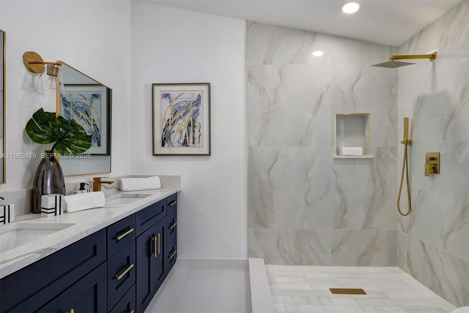 VILLAGES OF WOODLAKE 5 - Residential