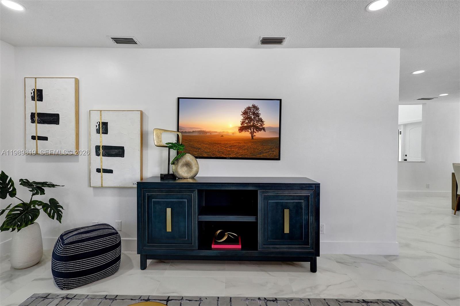 VILLAGES OF WOODLAKE 5 - Residential