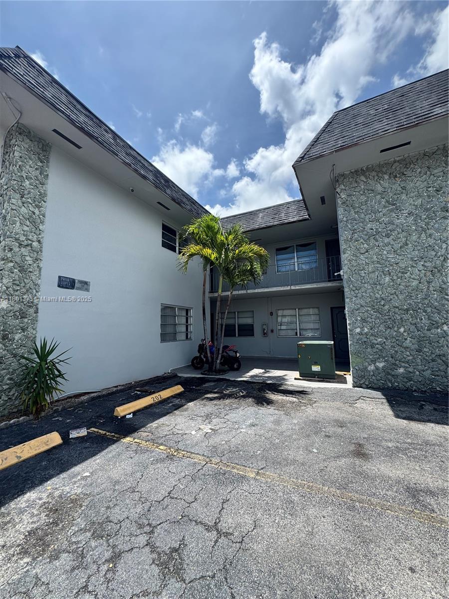 300 Ne 1st Ct 204, Hallandale Beach, Broward County, Florida - 1 Bedrooms  
1 Bathrooms - 