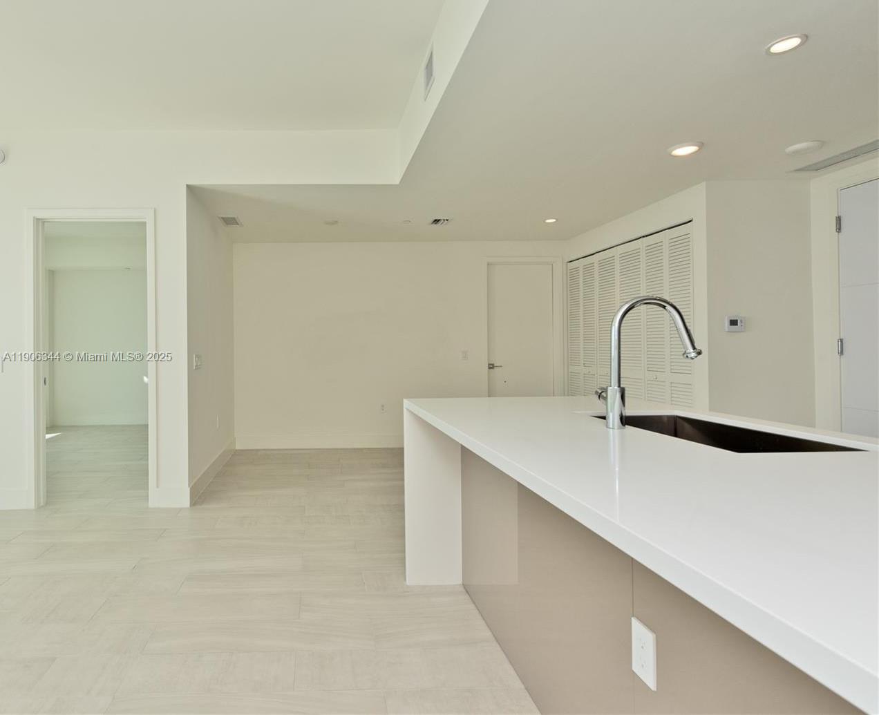 METROPICA NORTH TOWER ONE - Residential Lease