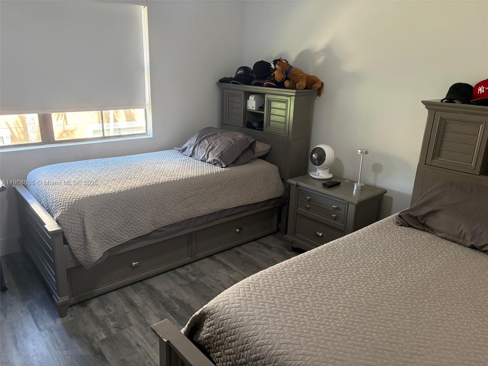 VISTA LAGO AT THE HAMMOCK - Residential Lease