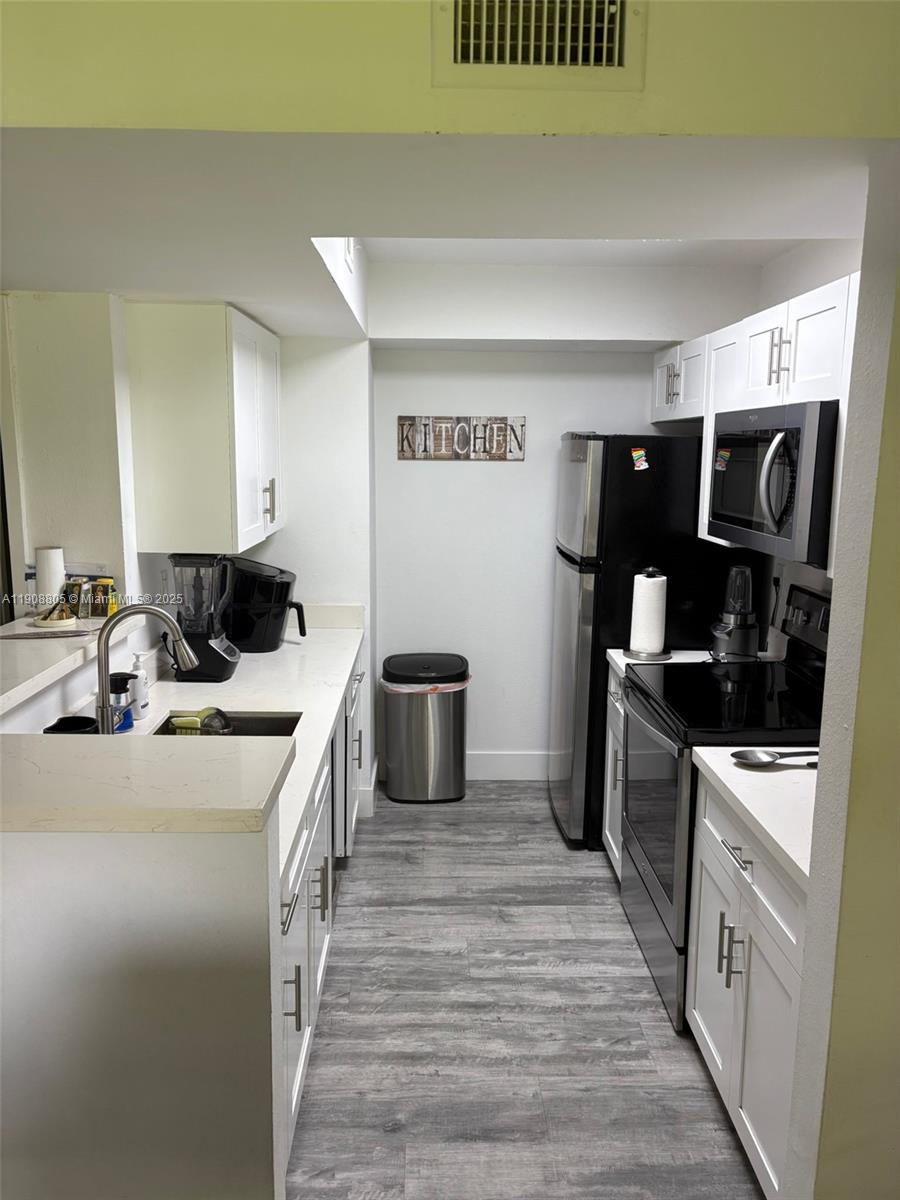 VISTA LAGO AT THE HAMMOCK - Residential Lease