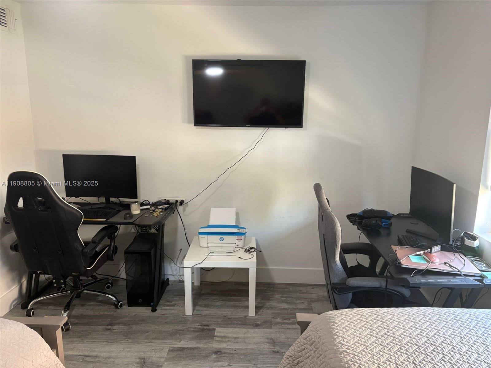 VISTA LAGO AT THE HAMMOCK - Residential Lease