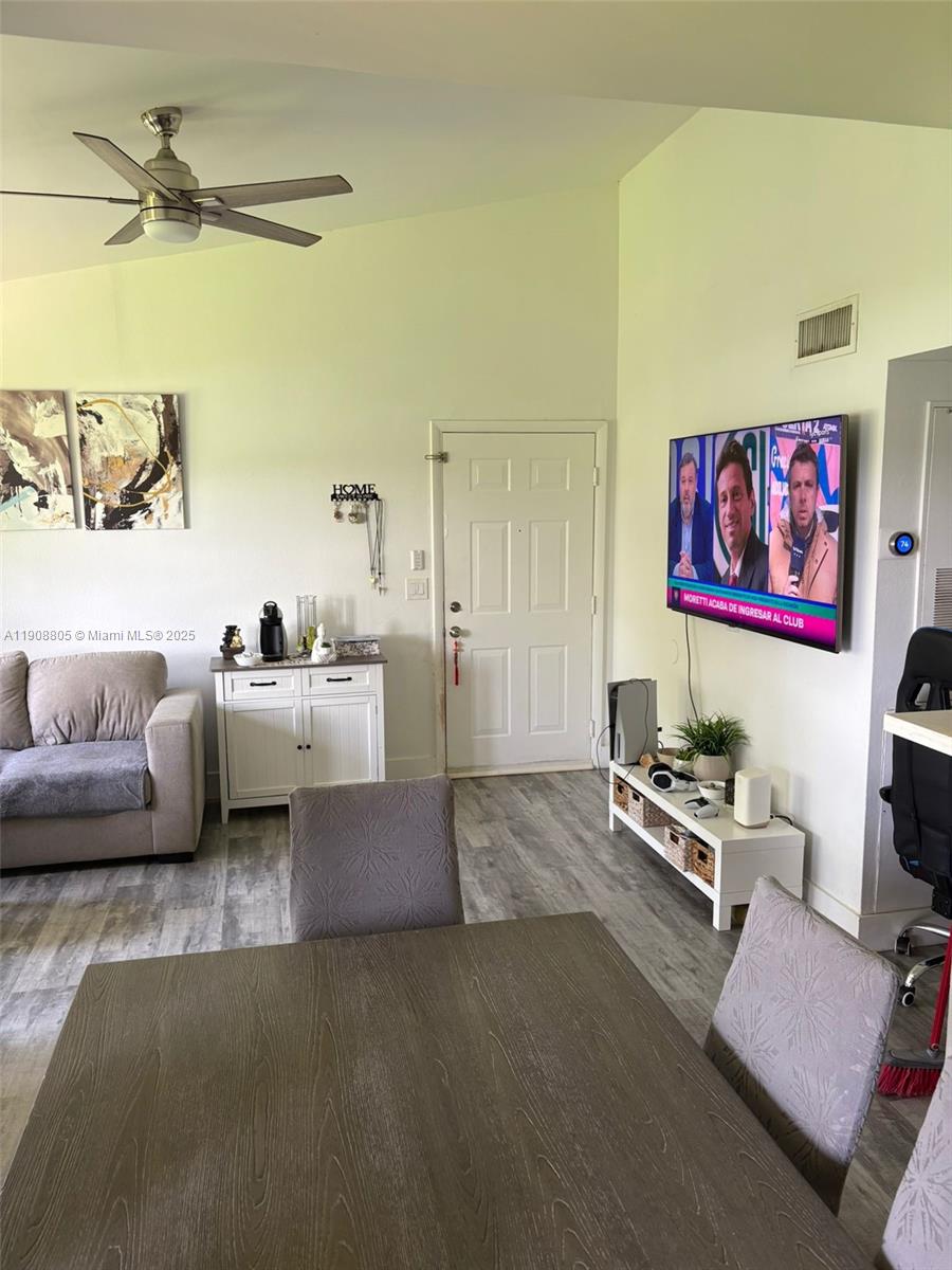 VISTA LAGO AT THE HAMMOCK - Residential Lease