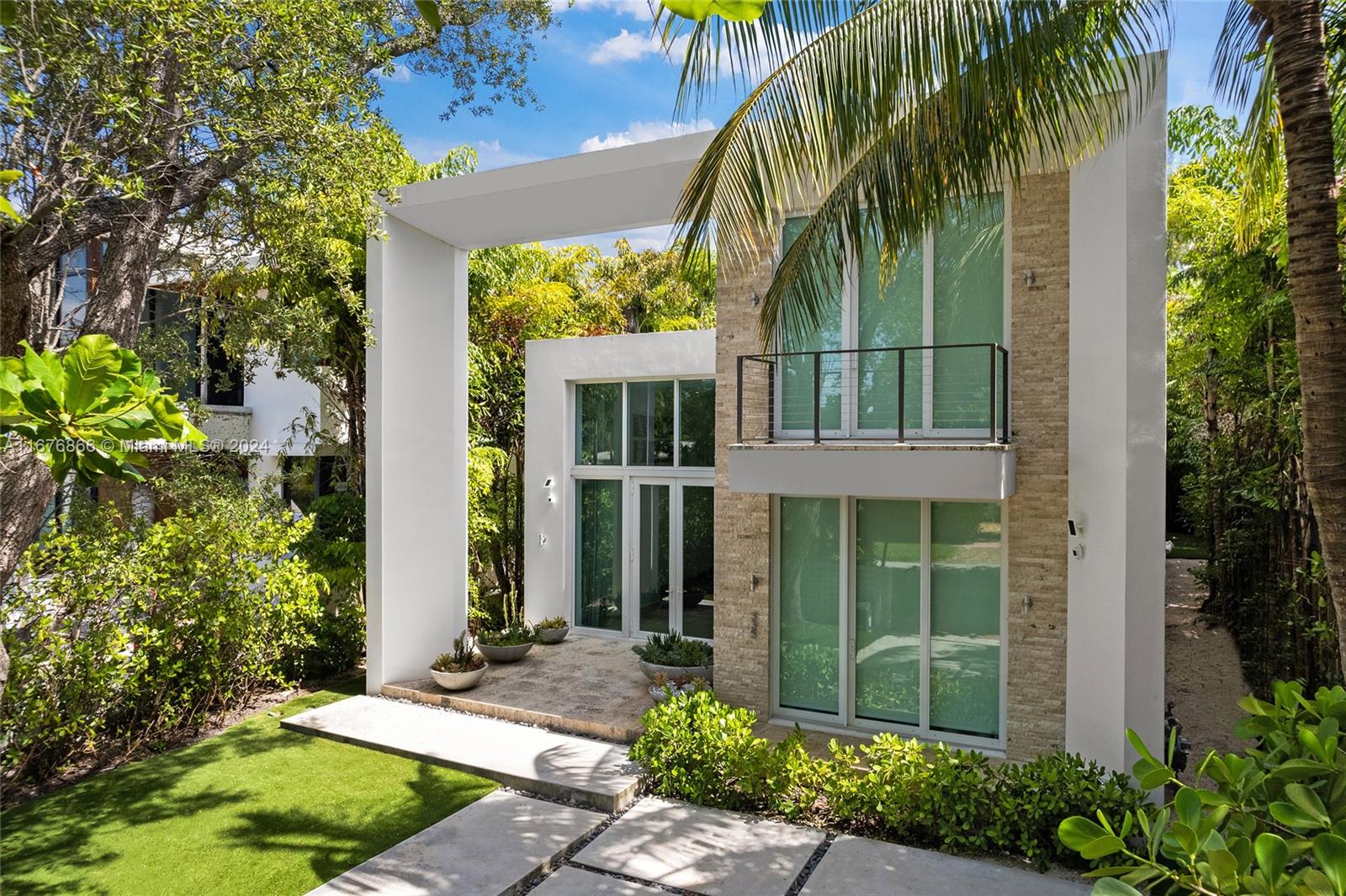 335 W 46th St, Miami Beach, Miami-Dade County, Florida - 4 Bedrooms  
5 Bathrooms - 